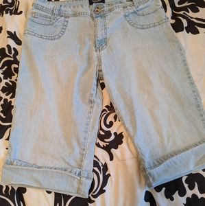 🦄3 for$18 Angels stretch Bermuda shorts